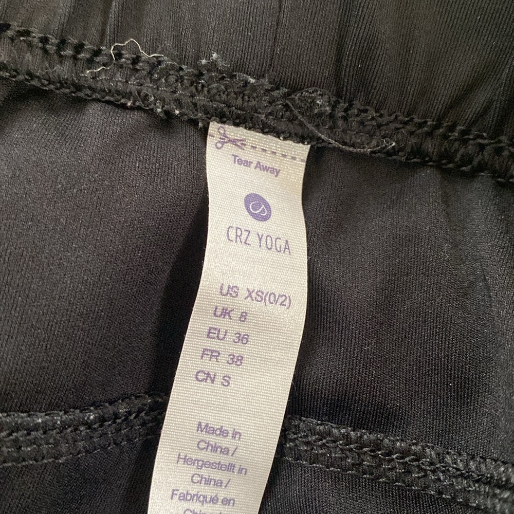 CRZ YOGA Quick Dry Workout Running/workout shorts 2.5” elastic/drawstring XS - Picture 7 of 9